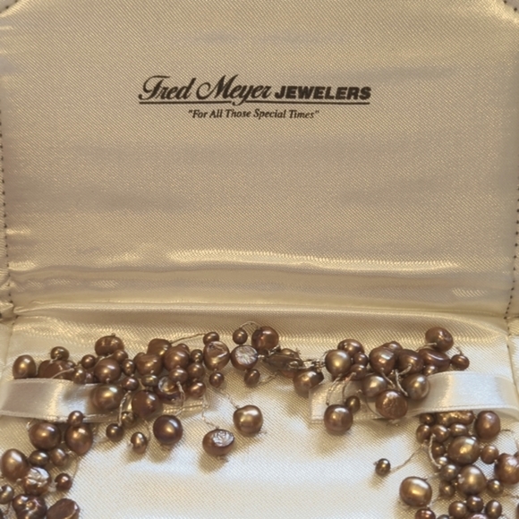 Stunning Chocolate Pearl Necklace 17in. - Picture 3 of 8